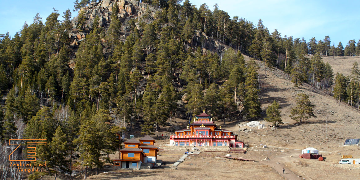 Walk to Aglag Monastery