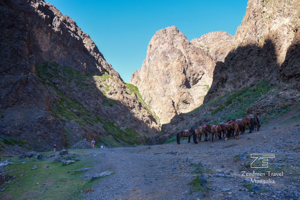 Horse trekking in Gobi