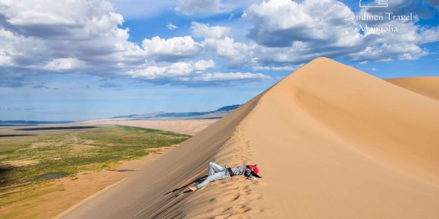 Khongor Sand Dune