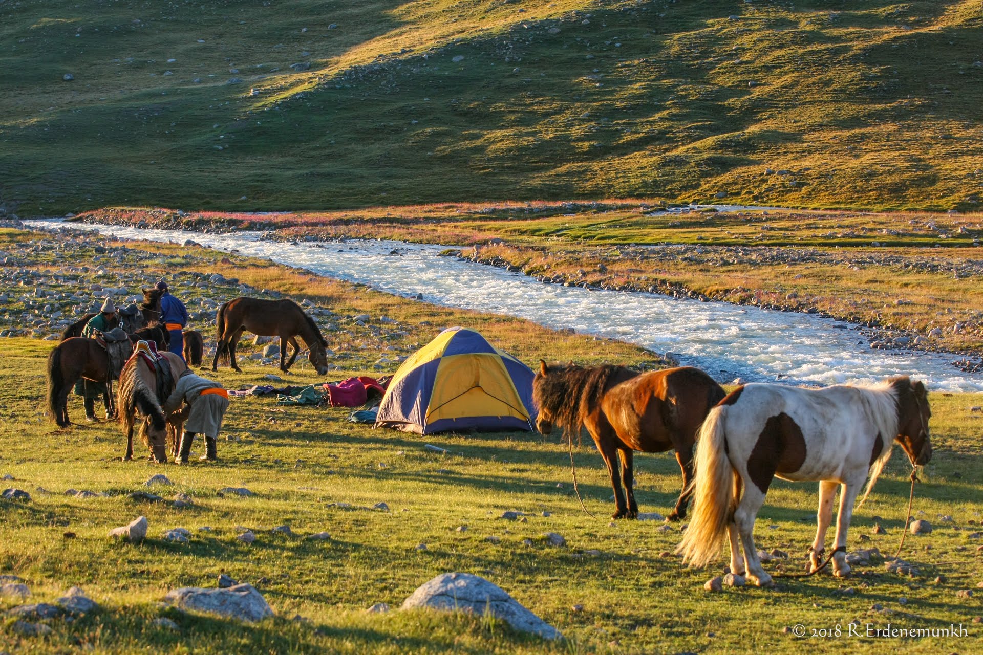 Kharkhiraa horse trekking